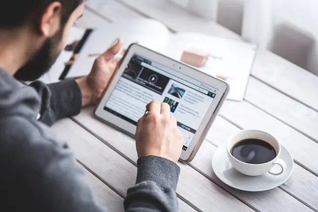 Comment l'Intelligence Artificielle Transforme le Secteur Technologique